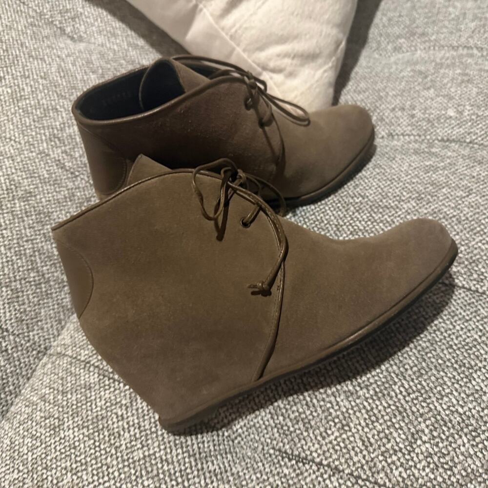 Stuart Weitzman lace up booties, size 5.5
